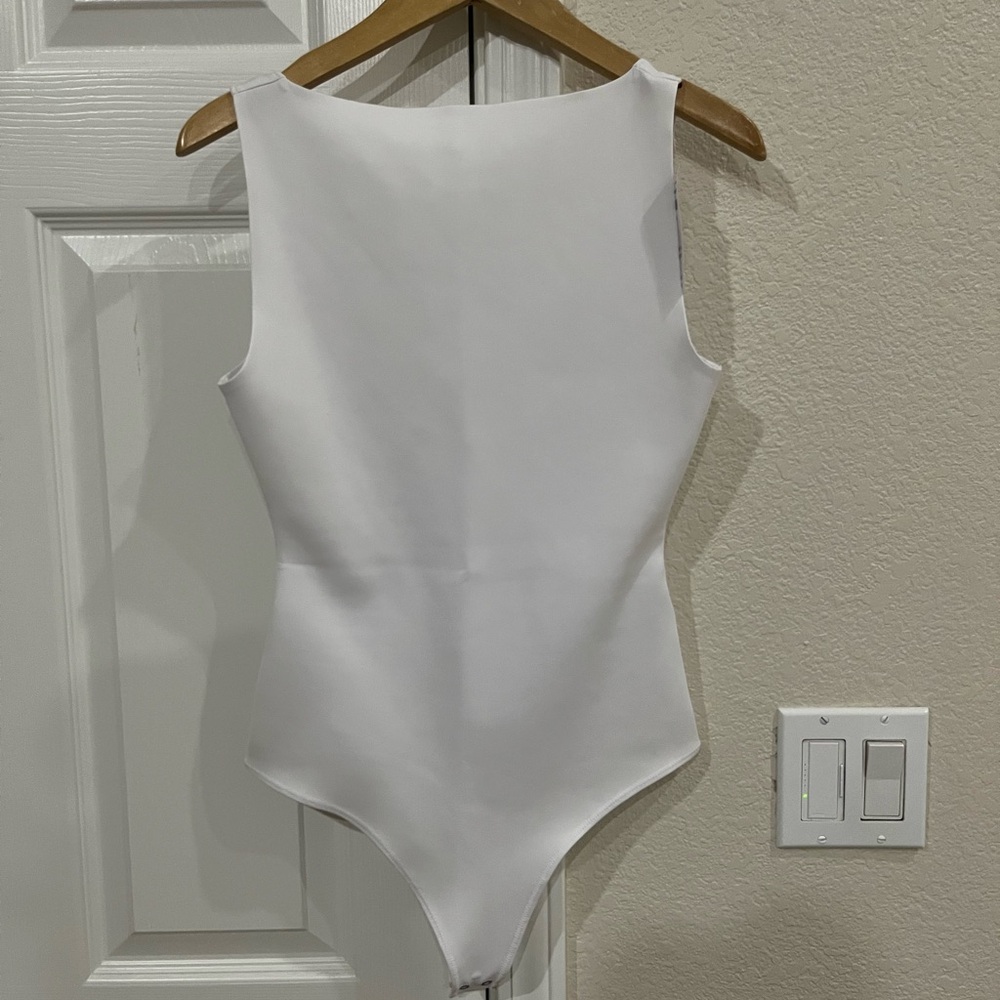 Sculpt Matte Seamless Slash Scoop-Back Bodysuit - Picture 2 of 4